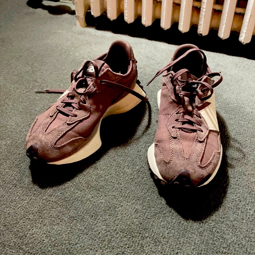 New Balance 327